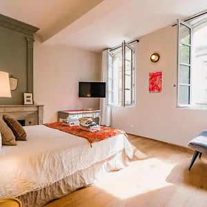 Le Petit - & A Deux Pas Du Pont D'avignon Et Du Palais Des Papes Bed & Breakfast Avignon